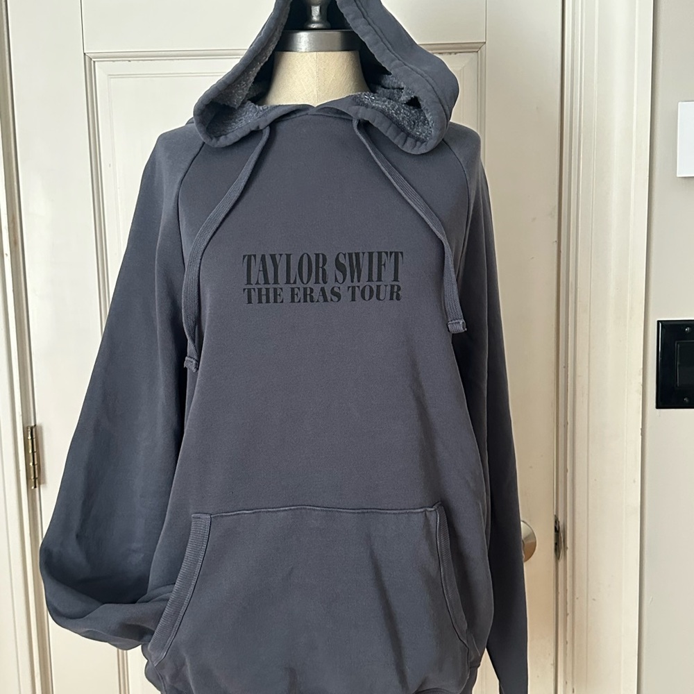 Official Taylor Swift The Eras Tour 2023/2024   Hoodie - Picture 3 of 4